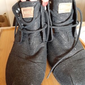 TOMS ... CHARCOAL COLORED